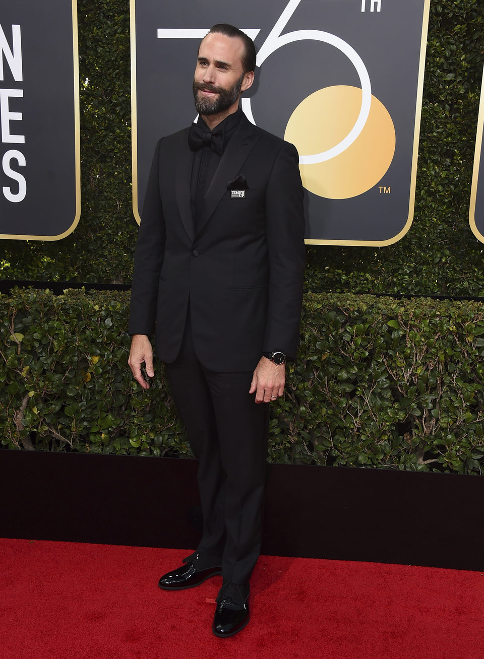 Joseph Fiennes llega a la alfombra roja de los Globos de Oro 2018