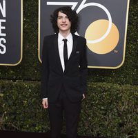 Finn Wolfhard en la alfombra roja de los Globos de Oro 2018