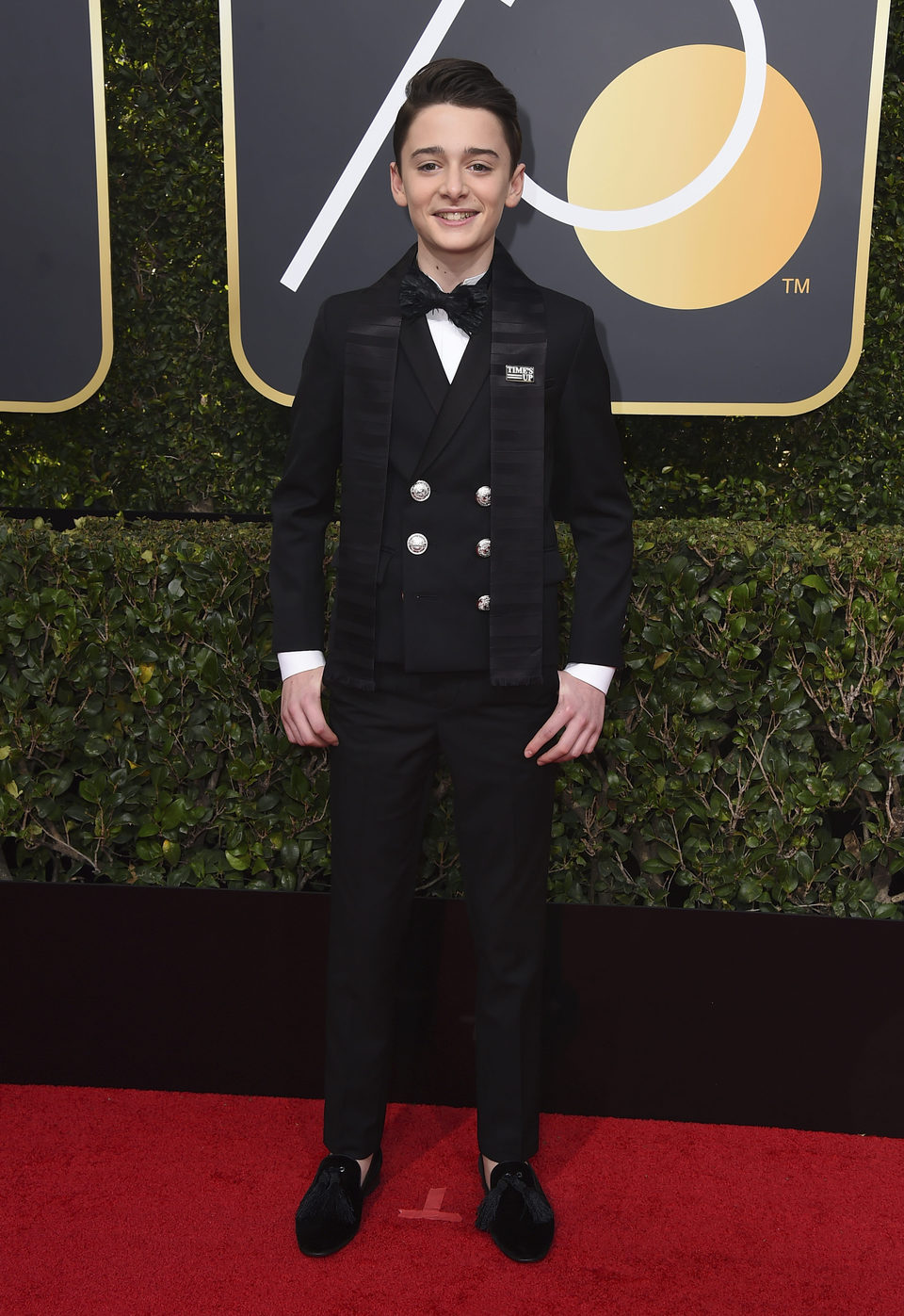 Noah Schnapp en la alfombra roja de los Globos de Oro 2018