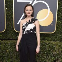 Alexis Bledel en la alfombra roja de los Globos de Oro 2018