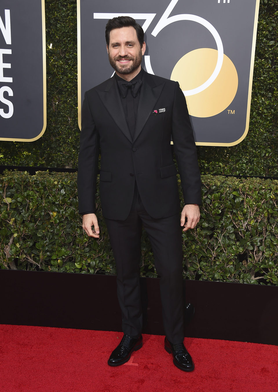 Edgar Ramirez en la alfombra roja de los Globos de Oro 2018