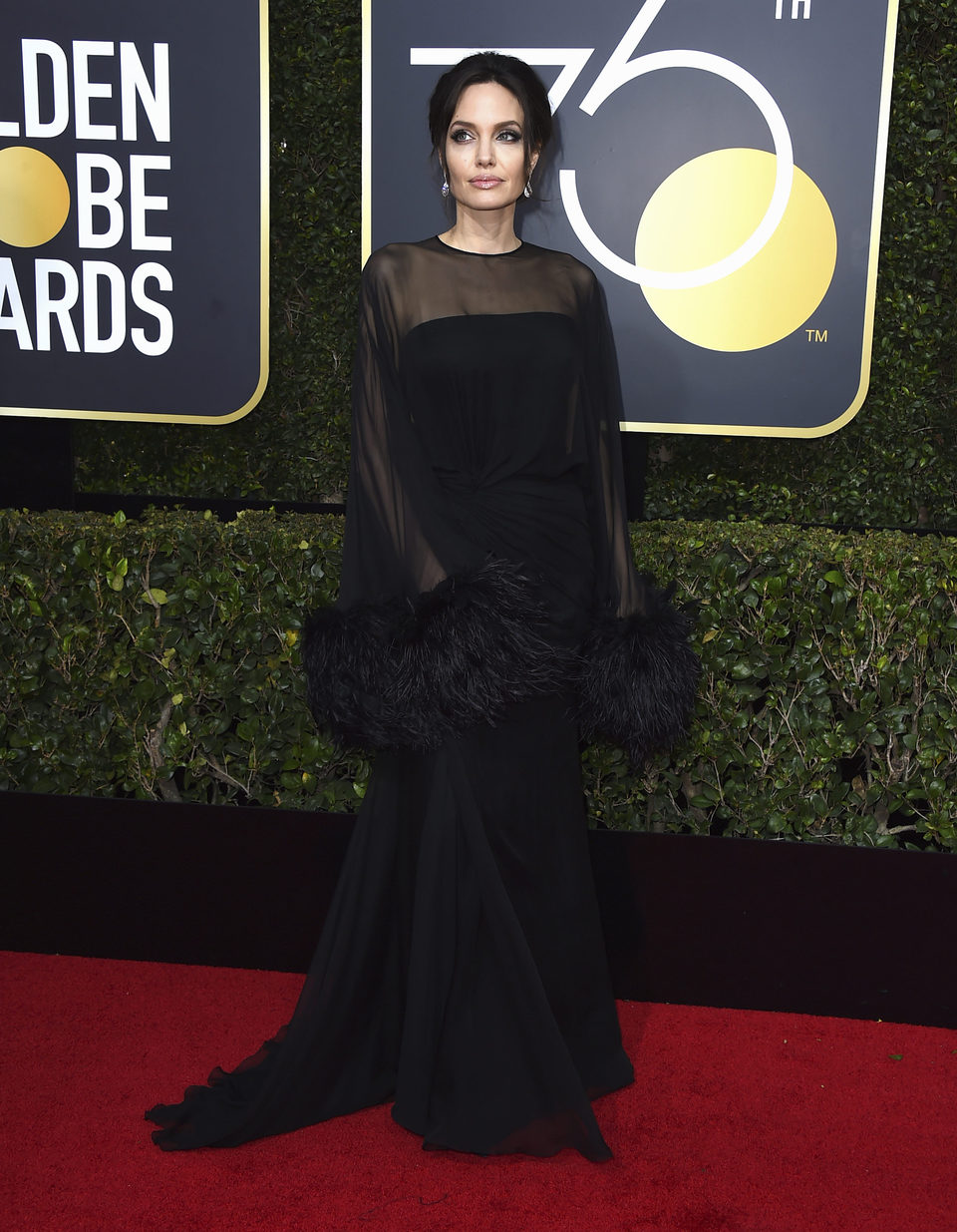 Angelina Jolie en la alfombra roja de los Globos de Oro 2018