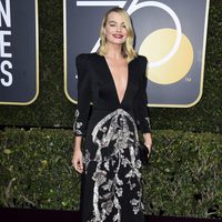 Margot Robbie en la alfombra roja de los Globos de Oro 2018