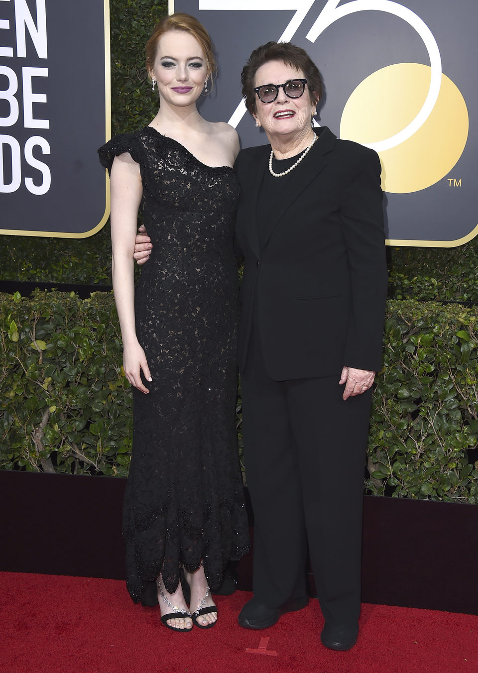 Emma Stone y Billie Jean King en la alfombra roja de los Globos de Oro 2018