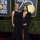 Reese Witherspoon y Eva Longoria en la alfombra roja de los Globos de Oro 2018