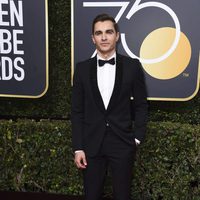 Dave Franco en la alfombra roja de los Globos de Oro 2018 