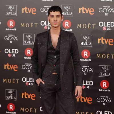 Eduardo Casanova en la alfombra roja de los Premios Goya 2018