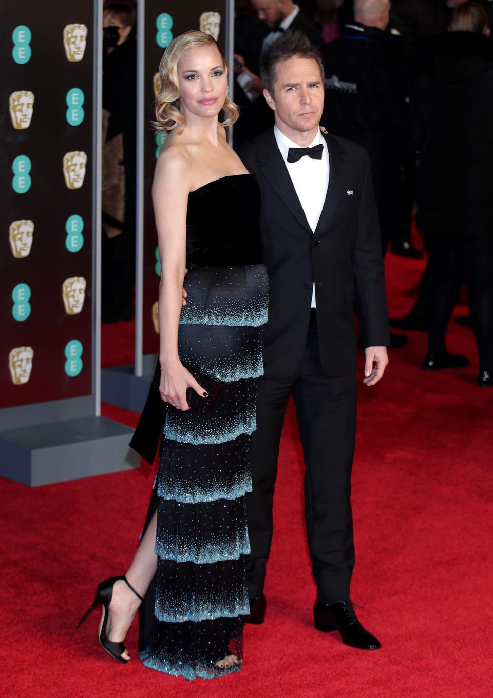 Leslie Bibb y Sam Rockwell en la alfombra roja de los BAFTA 2018