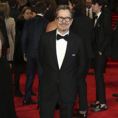 Gary Oldman en la alfombra roja de los BAFTA 2018