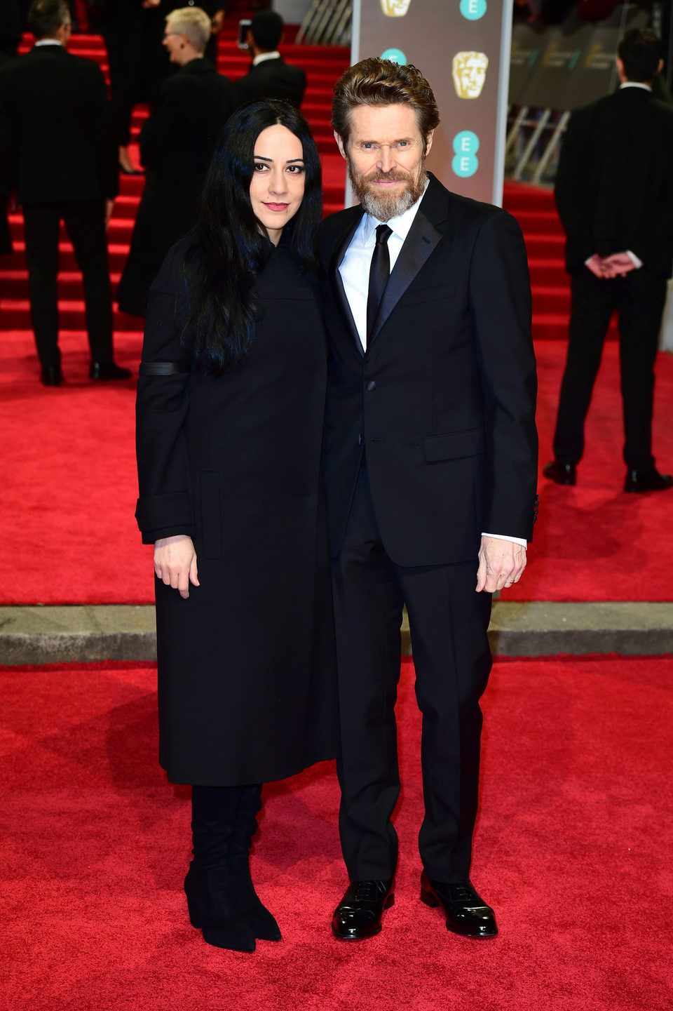 Willem Defoe y Giada Colagrande en la alfombra roja de los BAFTA 2018