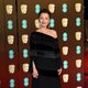 Lesley Manville en la alfombra roja de los BAFTA 2018