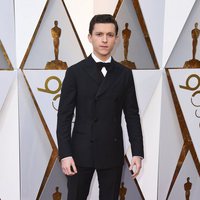 Tom Holland en la alfombra roja de los Oscar 2018