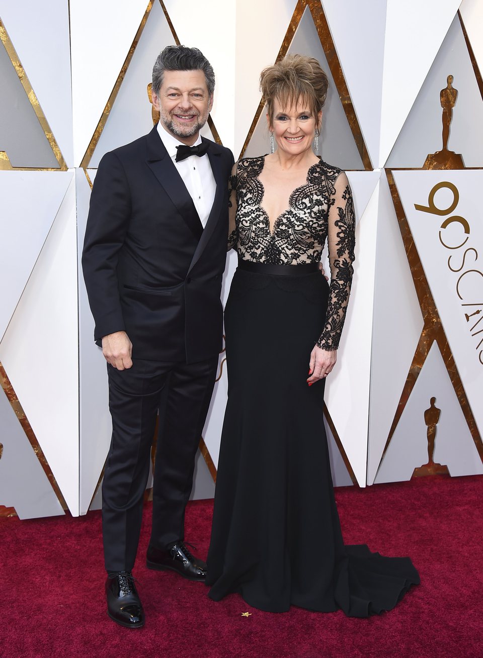 Andy Serkis y Lorraine Ashbourne en la alfombra roja de los Oscar 2018