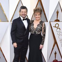 Andy Serkis y Lorraine Ashbourne en la alfombra roja de los Oscar 2018