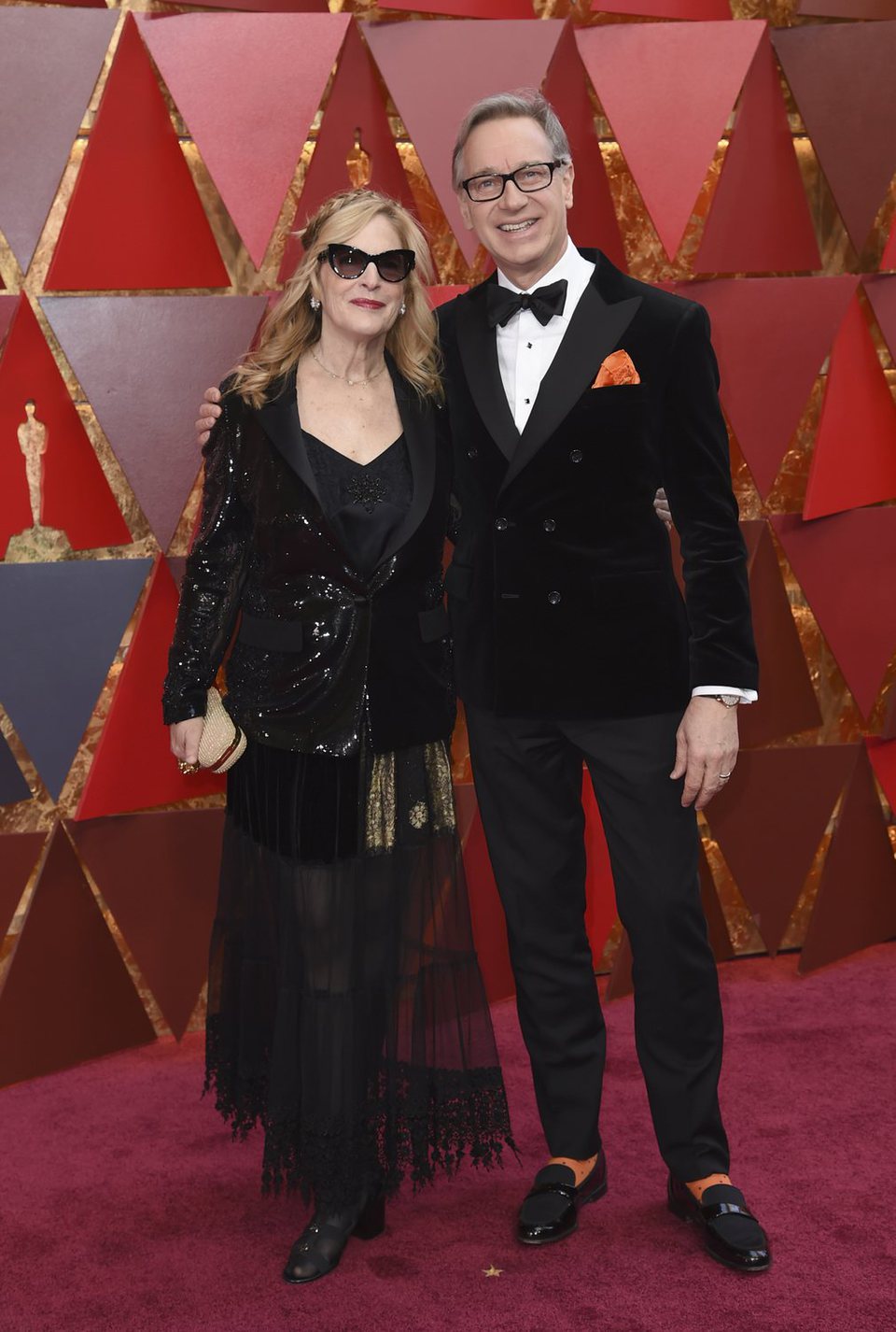 Paul Feig y su mujer en la alfombra roja de los Oscar 2018