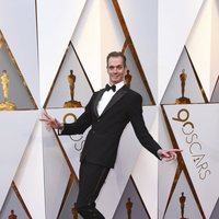 Doug Jones en la alfombra roja de los Oscars 2018