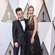 Sam Rockwell y Leslie Bibb en la alfombra roja de los Oscar 2018