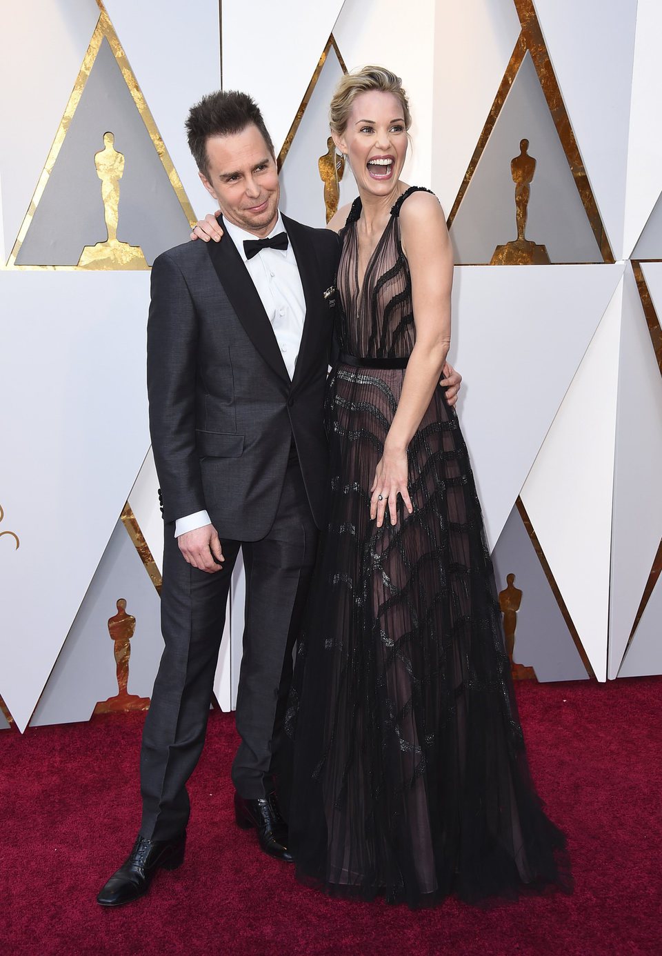 Sam Rockwell y Leslie Bibb en la alfombra roja de los Oscar 2018