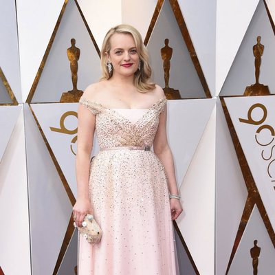 Elisabeth Moss en la alfombra roja de los Oscar 2018