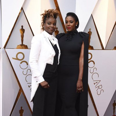 Dee Rees y Sarah M. Broom en la alfombra roja de los Oscar