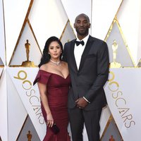 Kobe Bryant  y Vanessa Laine Bryant en la alfombra roja de los Oscars 2018