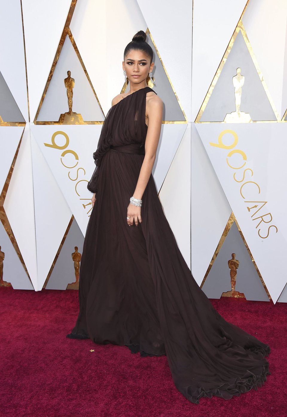 Zendaya en la alfombra roja de los Oscar 2018