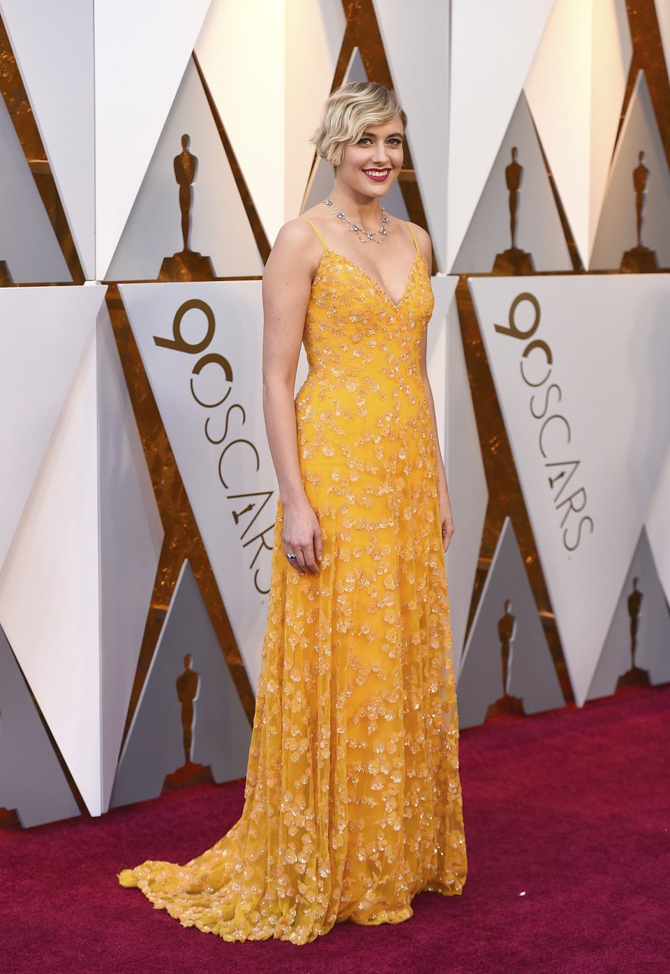 Greta Gerwig posa en la alfombra roja de los Oscar 2018