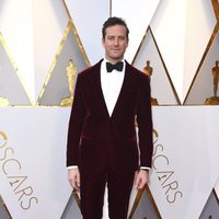 Armie Hammer en la alfombra roja de los Oscar