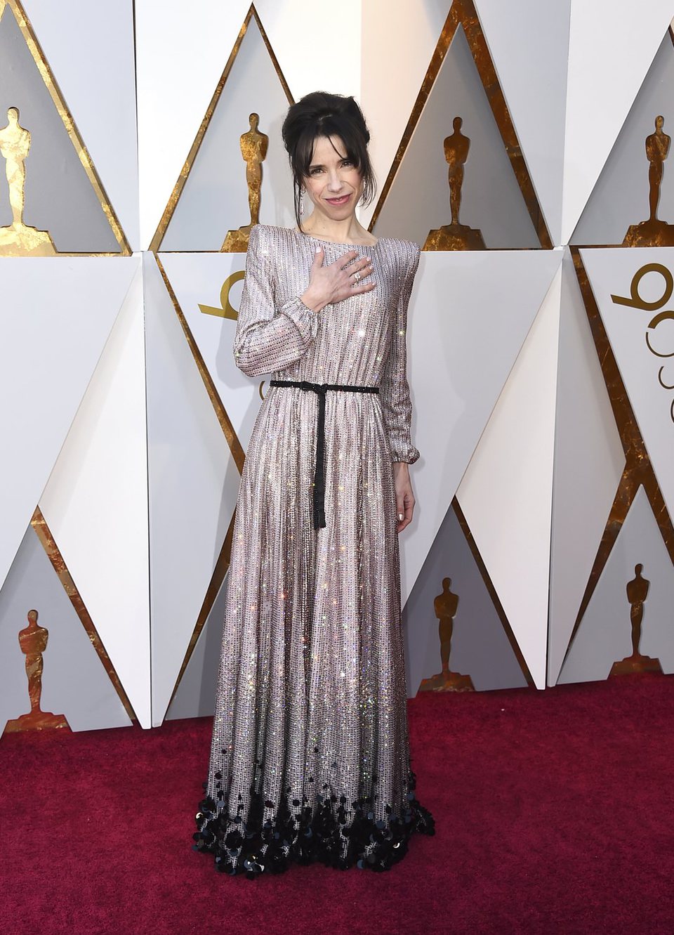 Sally Hawkings en la alfombra roja de los OScar