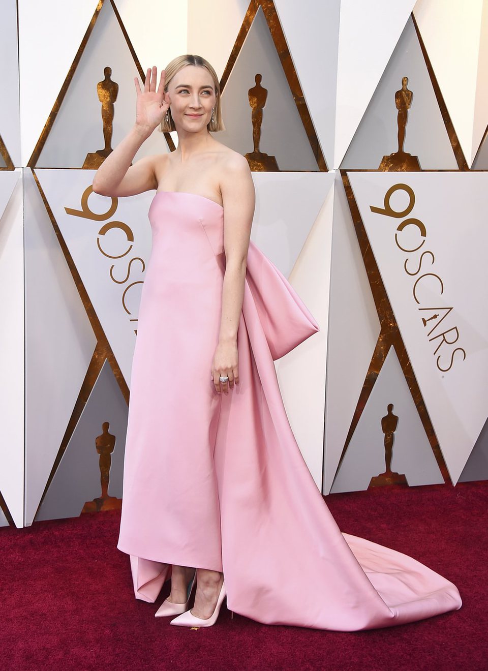 Saoirse Ronan en la alfombra roja de los Oscar