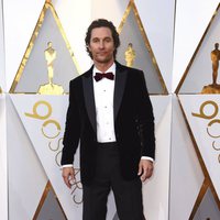 Matthew McConaughey en la alfombra roja de los Oscar