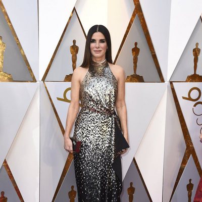 Sandra Bullock en la alfombra roja de los Oscar 2018