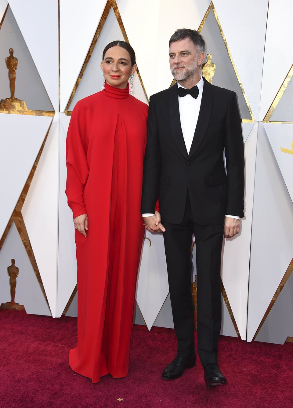 Paul Thomas Anderson en la alfombra roja junto a su mujer