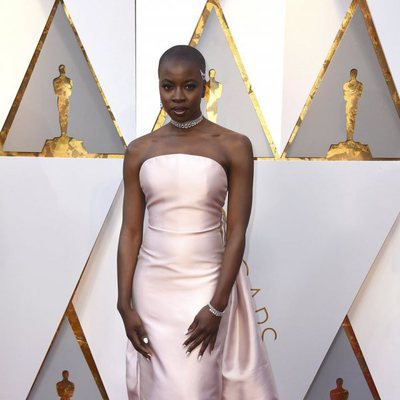 Danai Gurira en la alfombra roja de los Oscar