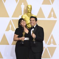 Kristen Anderson-Lopez y Robert Lopez, ganadores del Oscar a la Mejor canción original por "Remember Me" de 'Coco'