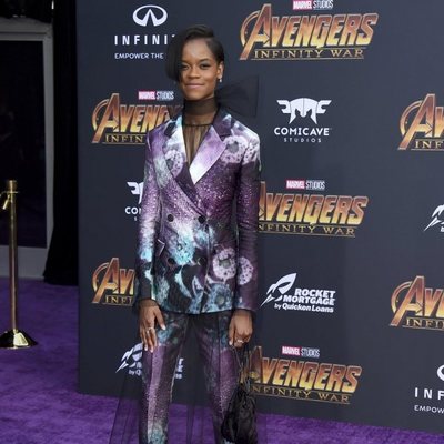 Letitia Wright en la alfombra púrpura de la premiere mundial de 'Vengadores: Infinity War'