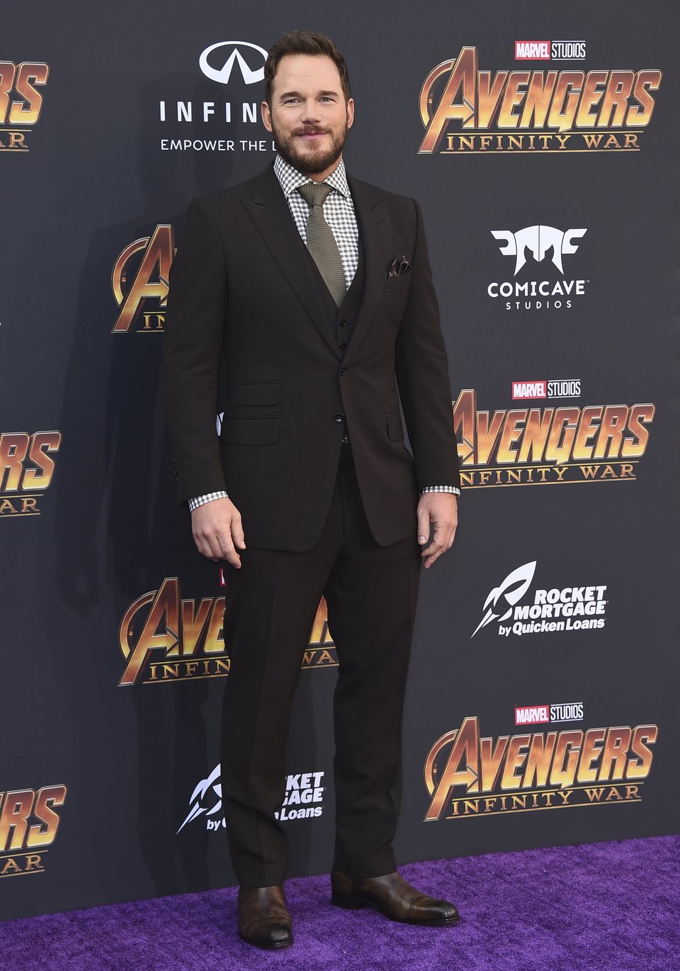 Chris Pratt posa en la alfombra púrpura de la premiere mundial de 'Vengadores: Infinity War'