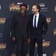 Samuel L. Jackson y Tom Hiddleston posan juntos en la alfombra púrpura de la premiere de 'Vengadores: Infinity War'