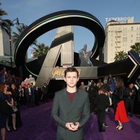 Tom Holland posa en la alfombra púrpura de la premiere mundial de 'Vengadores: Infinity War'