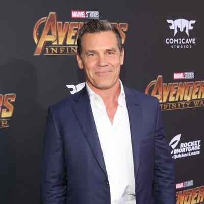 Josh Brolin posa en la alfombra púrpura de la premiere mundial de 'Vengadores: Infinity War'