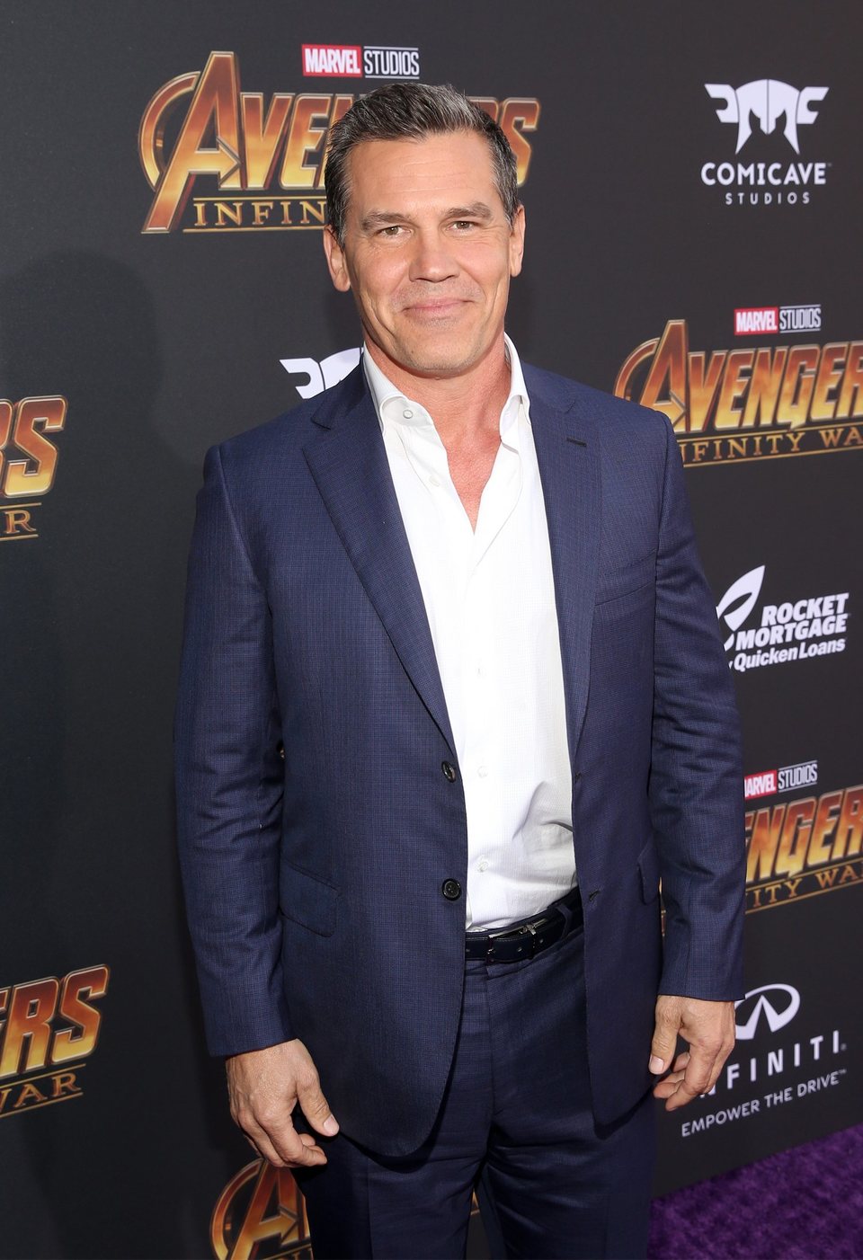 Josh Brolin posa en la alfombra púrpura de la premiere mundial de 'Vengadores: Infinity War'