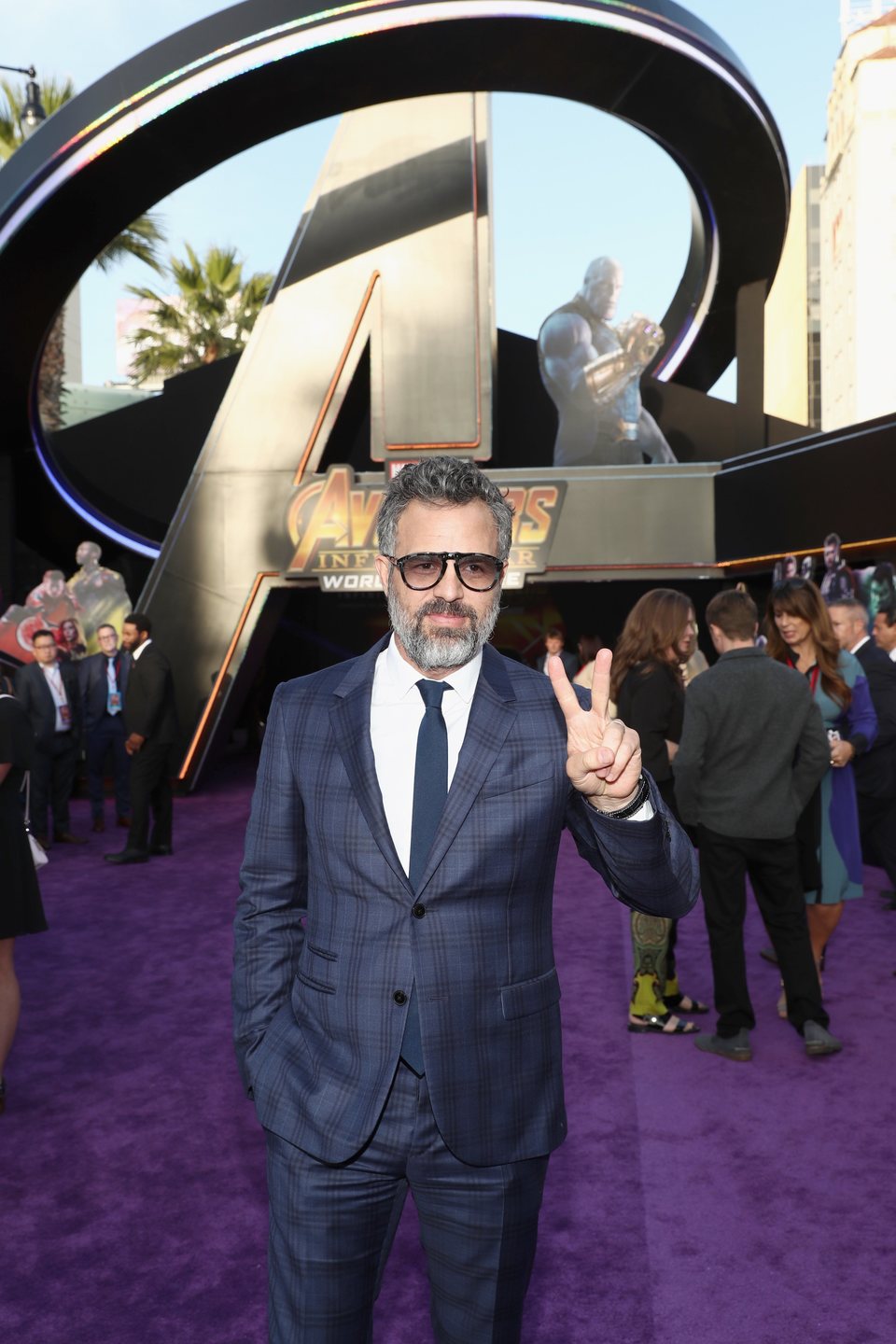 Mark Ruffalo posa en la alfombra púrpura de la premiere 'Vengadores: Infinity War'