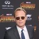 Paul Bettany posa en la alfombra púrpura de la premiere de 'Vengadores: Infinity War'