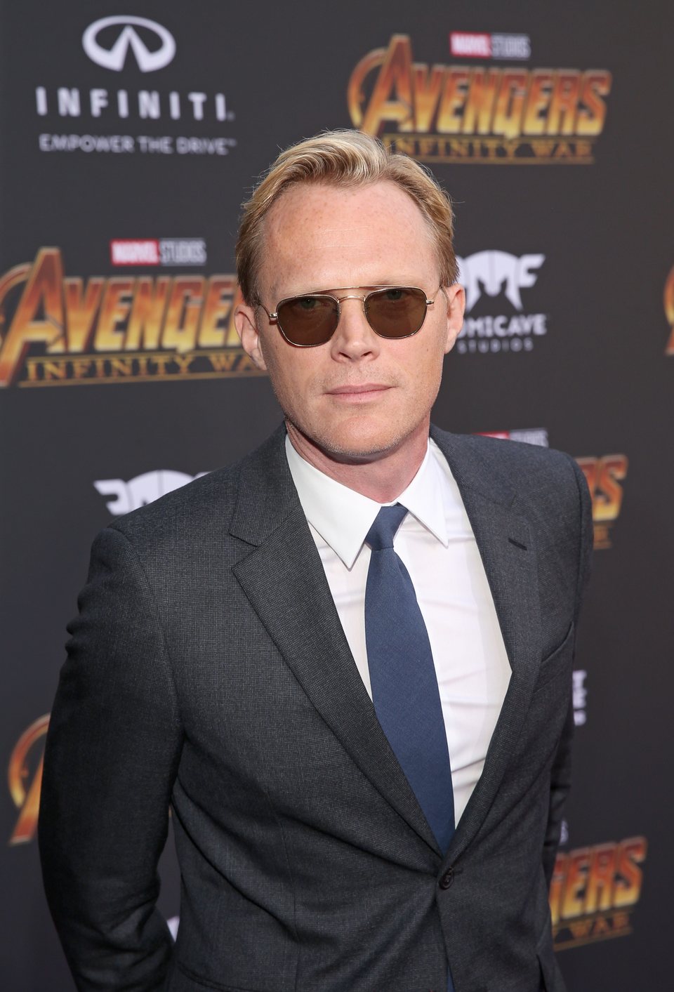 Paul Bettany posa en la alfombra púrpura de la premiere de 'Vengadores: Infinity War'