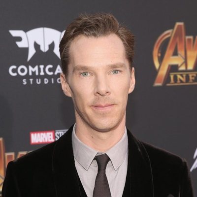 Benedict Cumberbatch posa en la alfombra púrpura de la premiere de 'Vengadores: Infinity War'