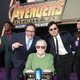 Stan Lee y Jon Favreau posan en la premiere de 'Vengadores: Infinity War'