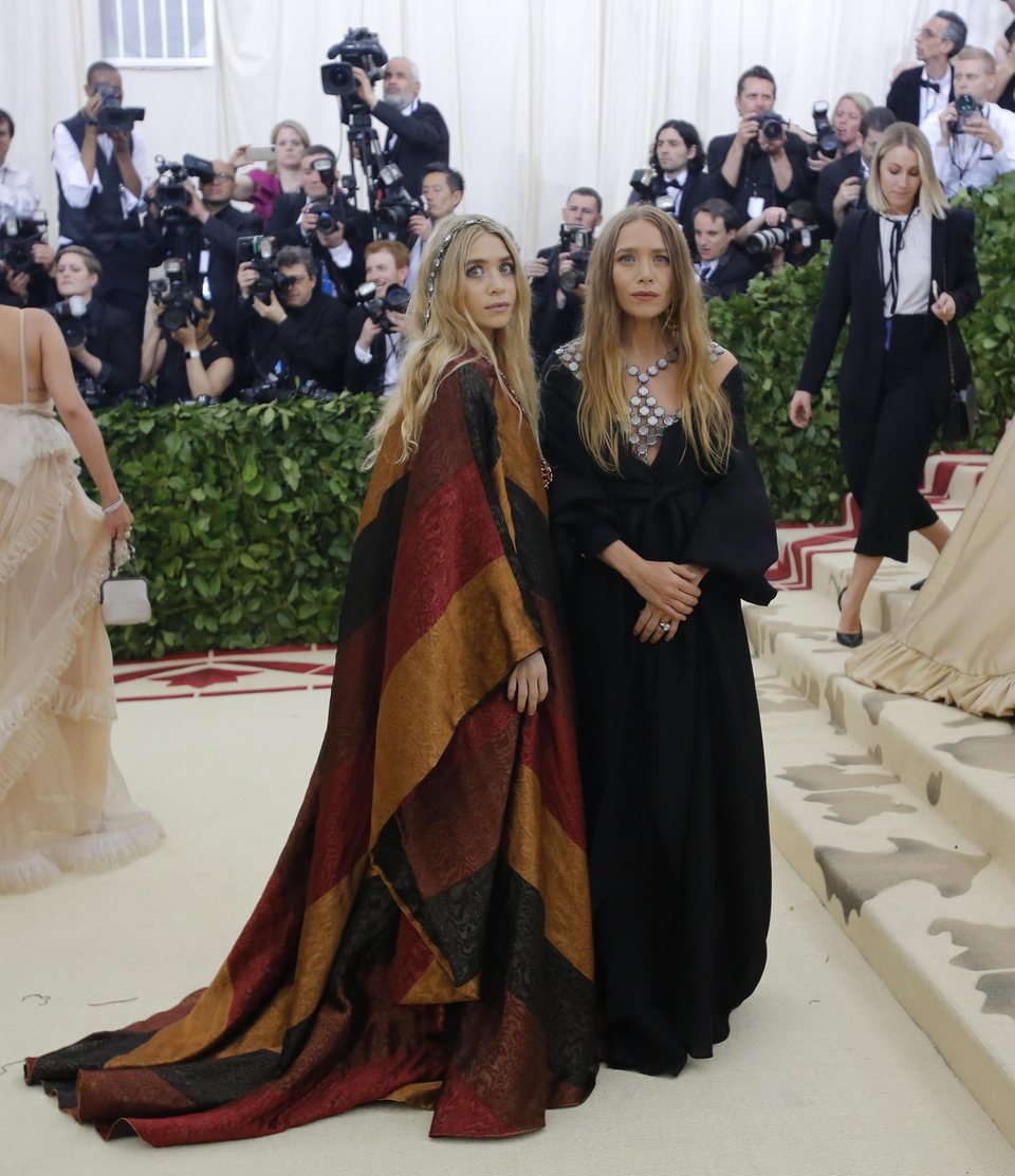 Las gemelas Olsen en la Gala Met 2018