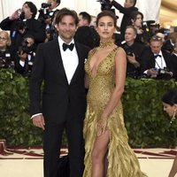 Irina Shayk y Bradley Cooper en la Gala Met 2018