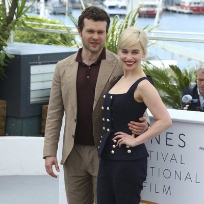 Emilia Clarke y Alden Ehrenreich asisten a la premiere de 'Han Solo: Una historia de Star Wars' durante el Festival de Cannes