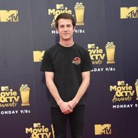 Dylan Minnette en la alfombra roja de los MTV Movie & TV Awards 2018